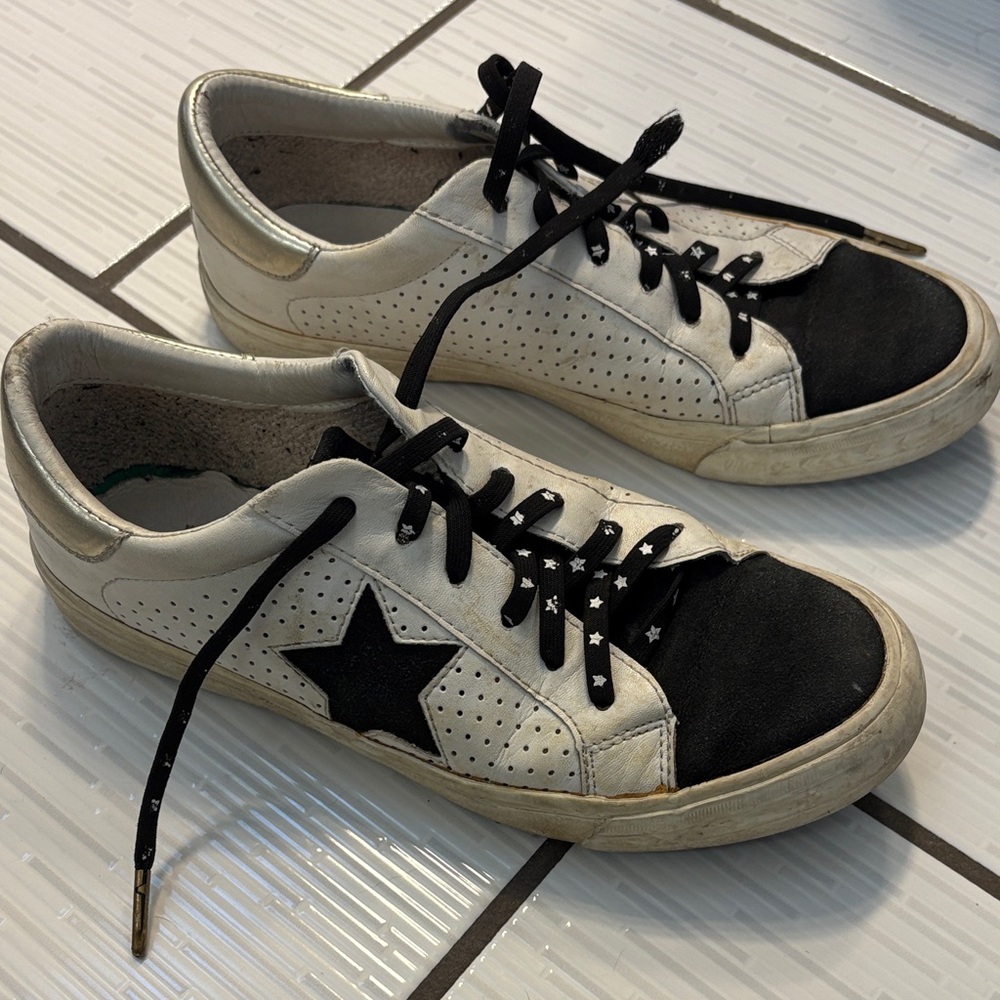 Vintage Havana Black and White Athletic Shoes with Black Star